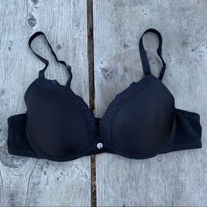 Natori black lace trimmed lightly lined bra